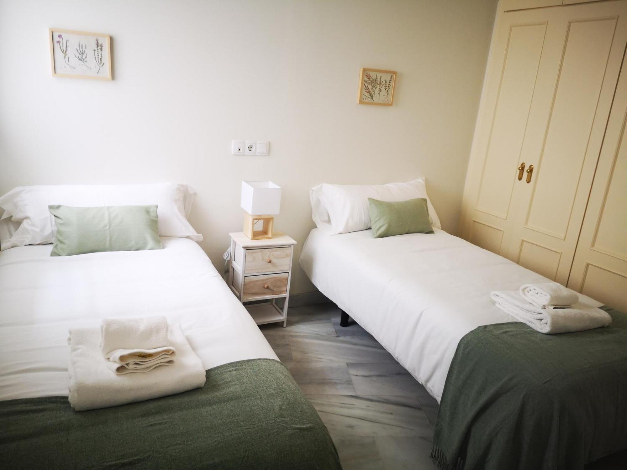 Charming Bright Apartment With Balconies On Cuesta Del Rosario Sevilla Buitenkant foto